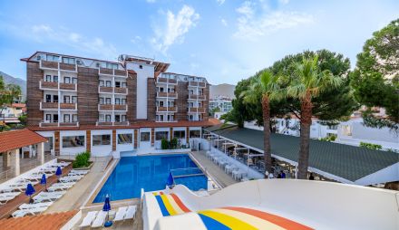 CLUB MUNAMAR BEACH RESORT