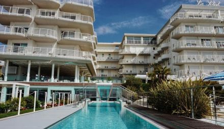 Hotel Le Soleil или подобен