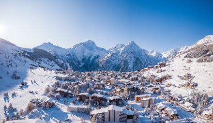 НОВА ГОДИНА 2026 ВЪВ ФРЕНСКИТЕ АЛПИ - COURCHEVEL, CHAMONIX & LES 2 ALPES  / ПАКЕТИ 7 НОЩУВКИ В ПЕРИОД: 28.12.2025 - 04.01.2026