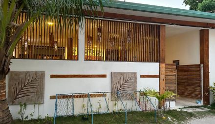 Dhiffushi White Sand Beach Hotel